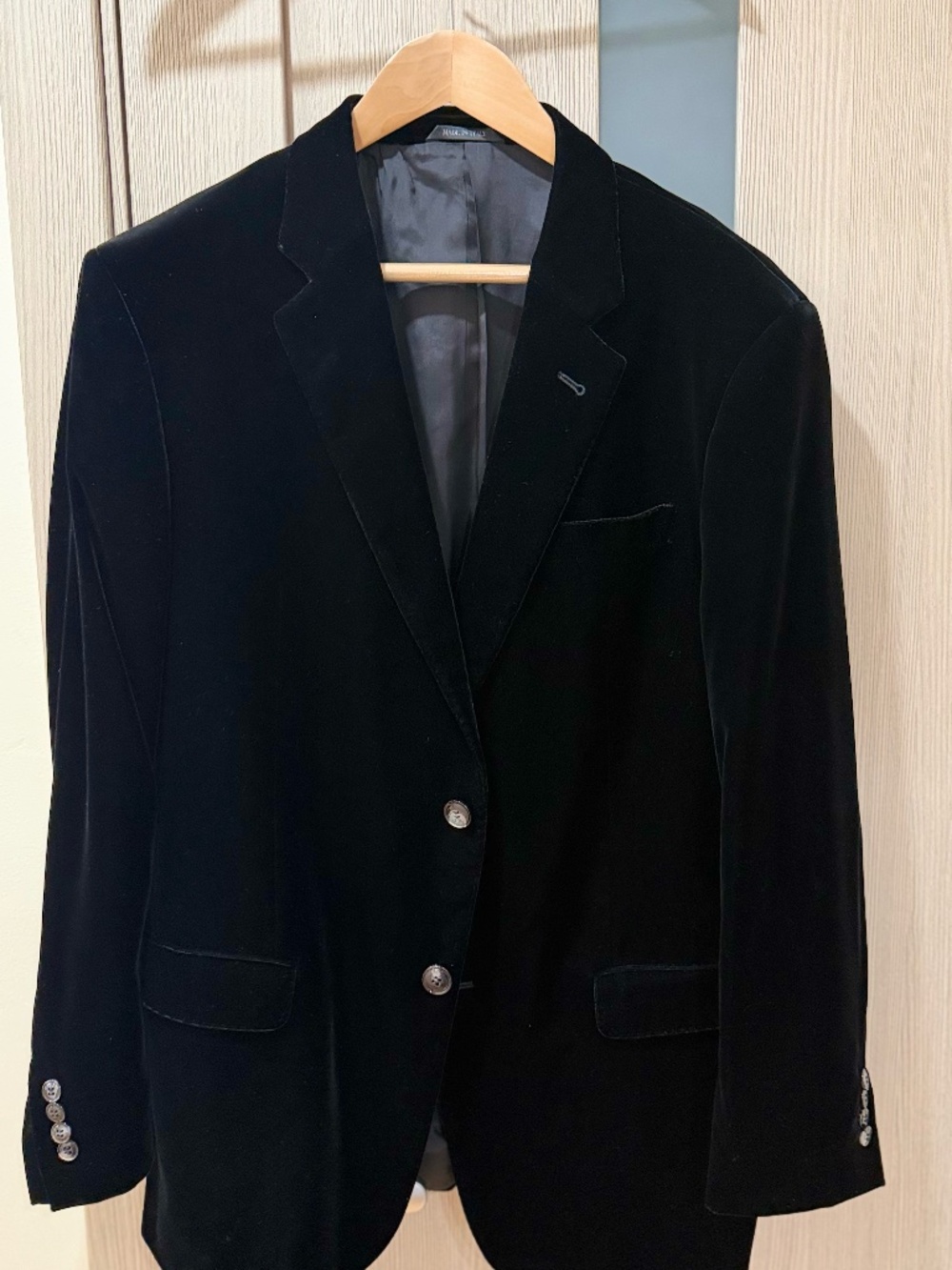 Giorgio Armani Men's Velvet Notch Lapel Dinner Jacket